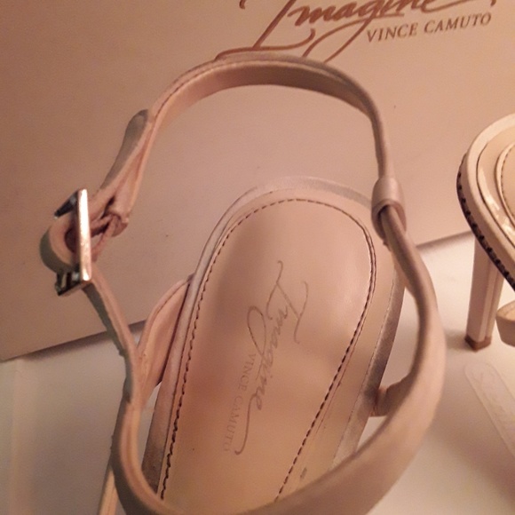 Vince Camuto - Picture 6 of 6